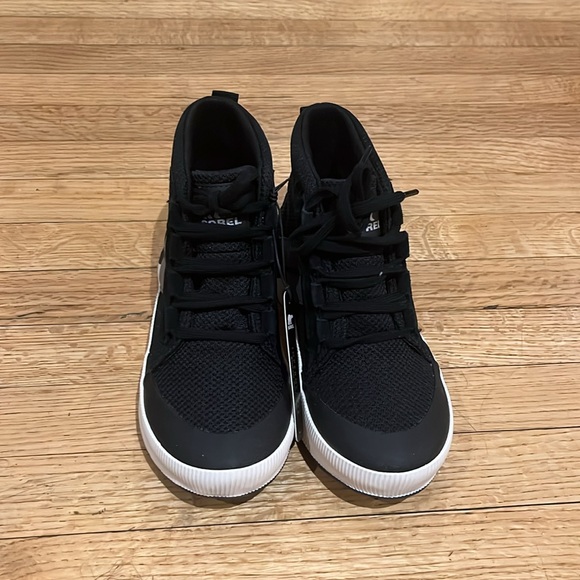 Sorel WOMEN'S OUT N ABOUT™ III WATERPROOF MID SNEAKER - Picture 4 of 16